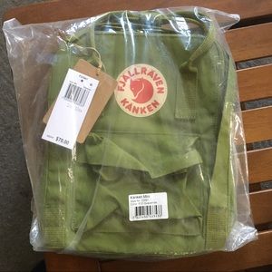 NWT Fjallraven Kanken mini in guacamole